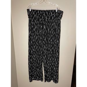💜5 FOR $20💜 Torrid Black and White Wide Leg Pants